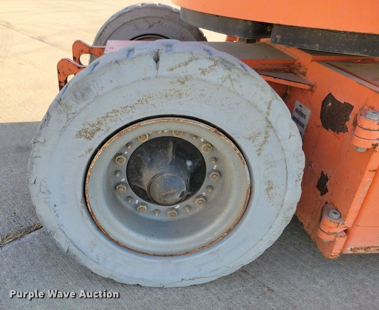 image for item DN4186 2004 JLG E300AJP  boom lift