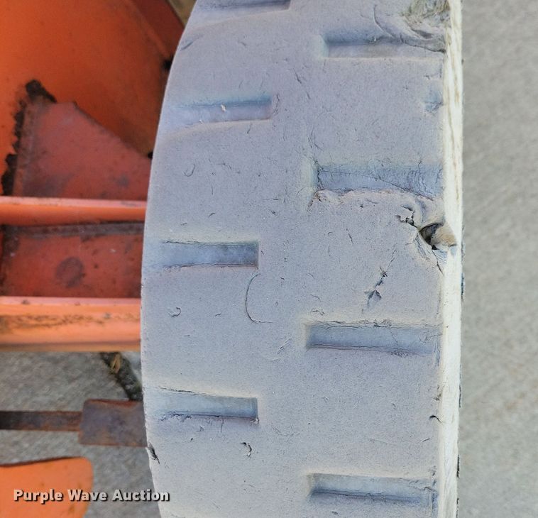 image for item DN4186 2004 JLG E300AJP  boom lift