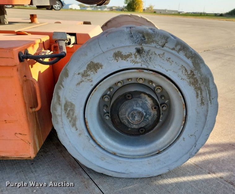 image for item DN4186 2004 JLG E300AJP  boom lift