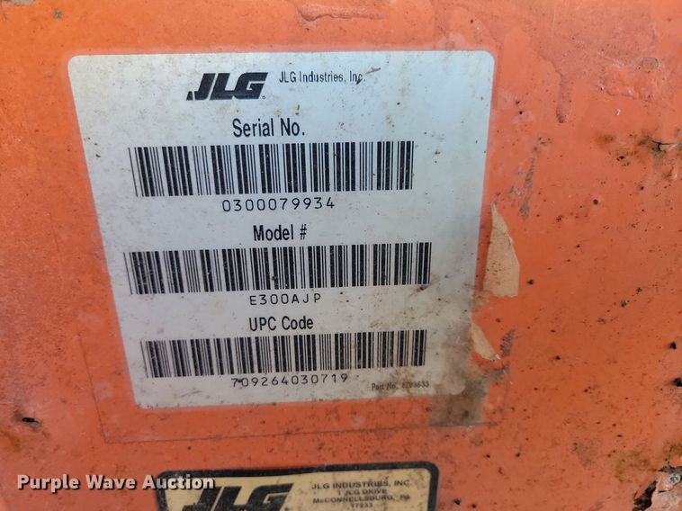 image for item DN4186 2004 JLG E300AJP  boom lift