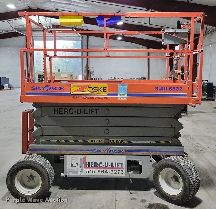 image for item DN4211 Skyjack SJIII 6832  scissor lift
