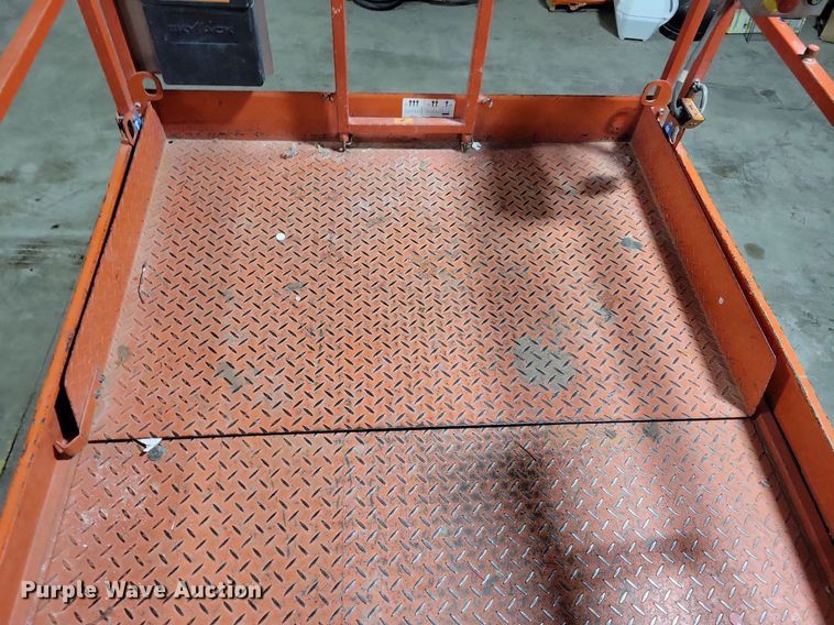 image for item DN4211 Skyjack SJIII 6832  scissor lift