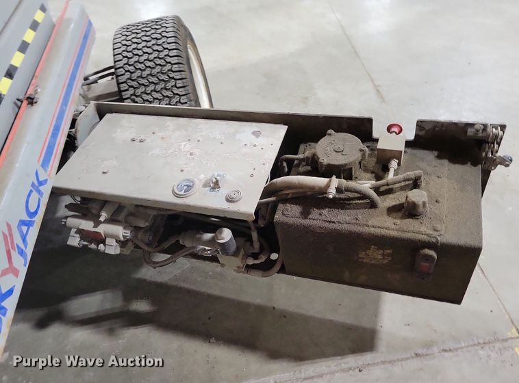 image for item DN4211 Skyjack SJIII 6832  scissor lift