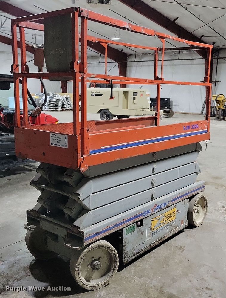 image for item DN4214 Skyjack SJIII 3226  scissor lift