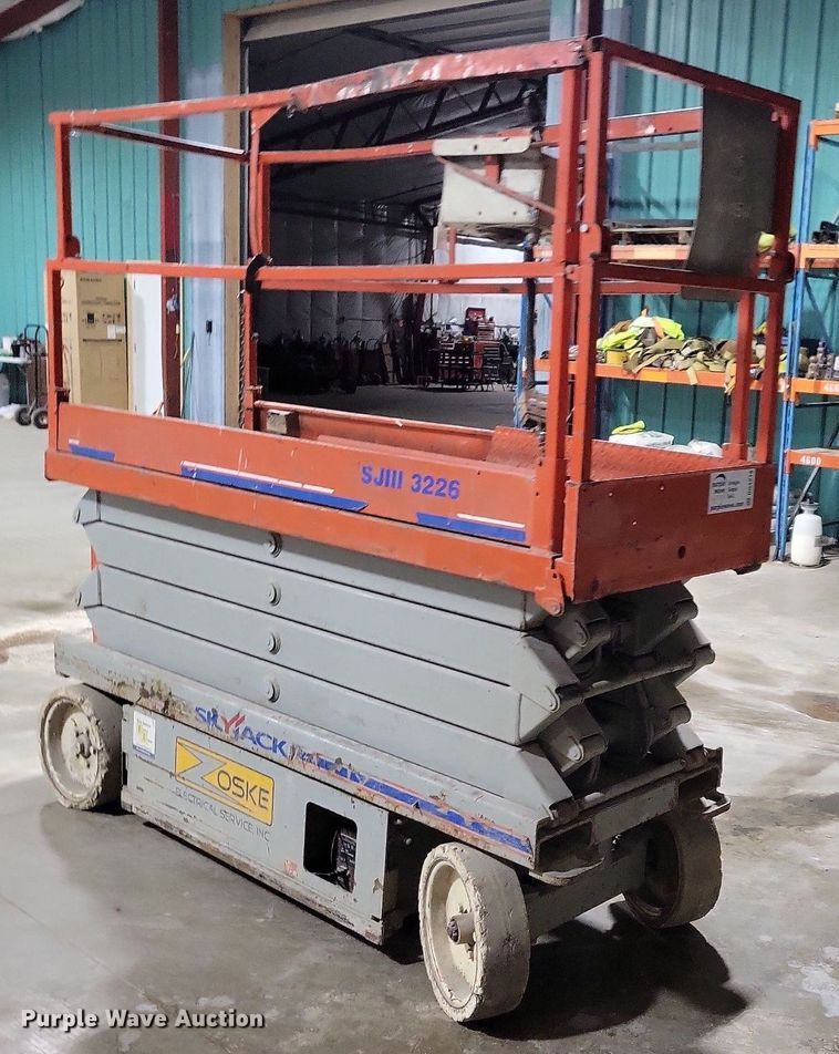 image for item DN4214 Skyjack SJIII 3226  scissor lift