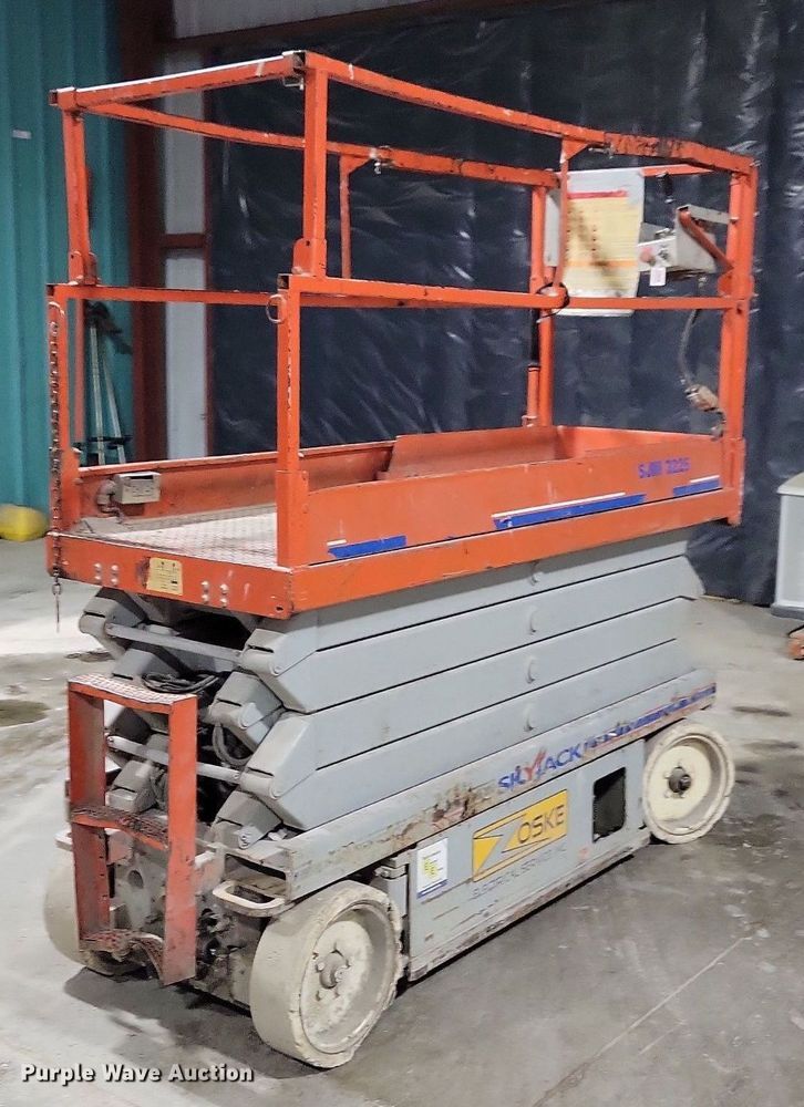 image for item DN4214 Skyjack SJIII 3226  scissor lift