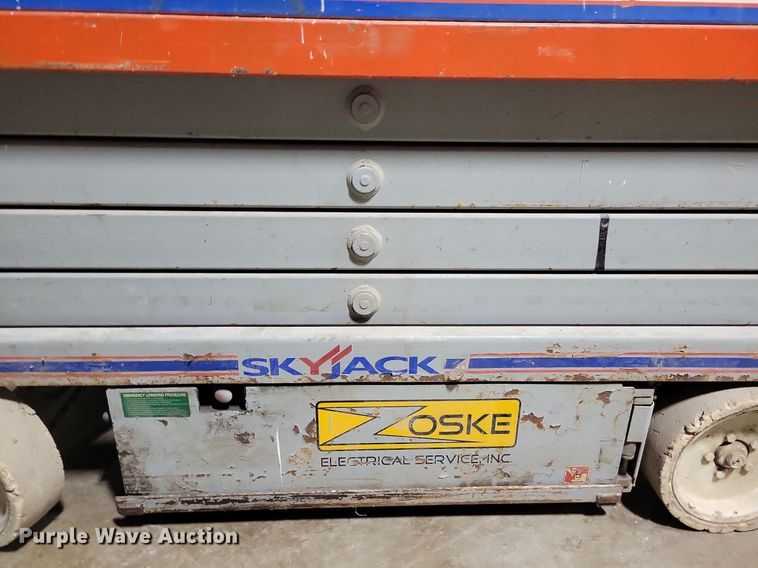image for item DN4214 Skyjack SJIII 3226  scissor lift