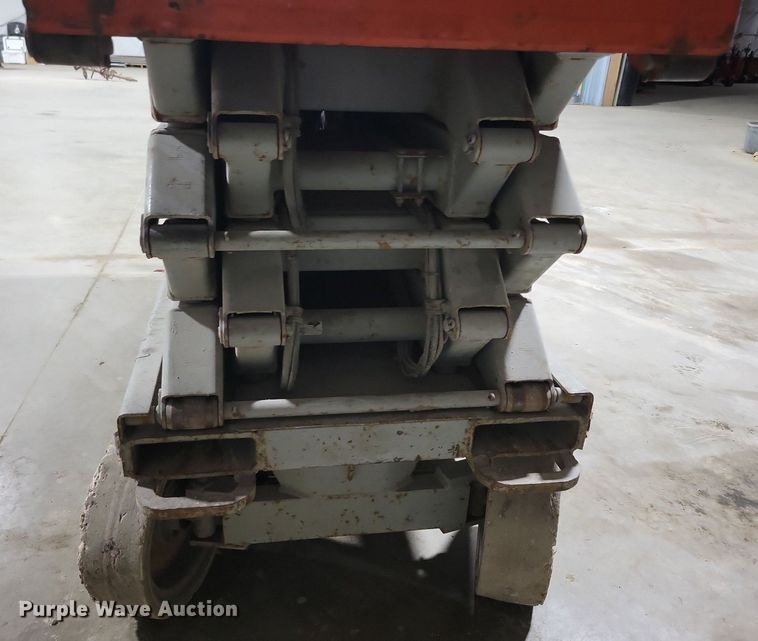 image for item DN4214 Skyjack SJIII 3226  scissor lift