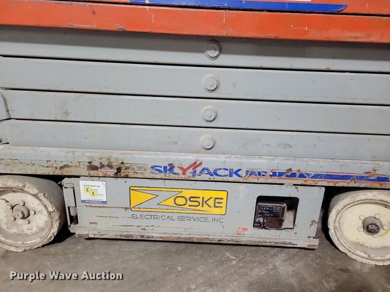 image for item DN4214 Skyjack SJIII 3226  scissor lift