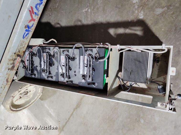 image for item DN4214 Skyjack SJIII 3226  scissor lift