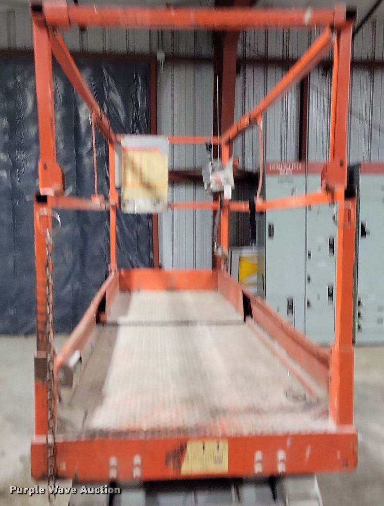image for item DN4214 Skyjack SJIII 3226  scissor lift