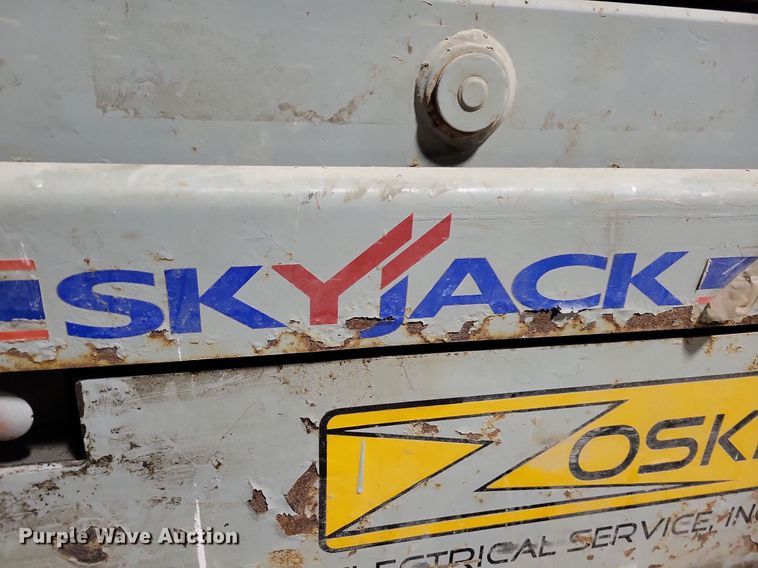 image for item DN4214 Skyjack SJIII 3226  scissor lift