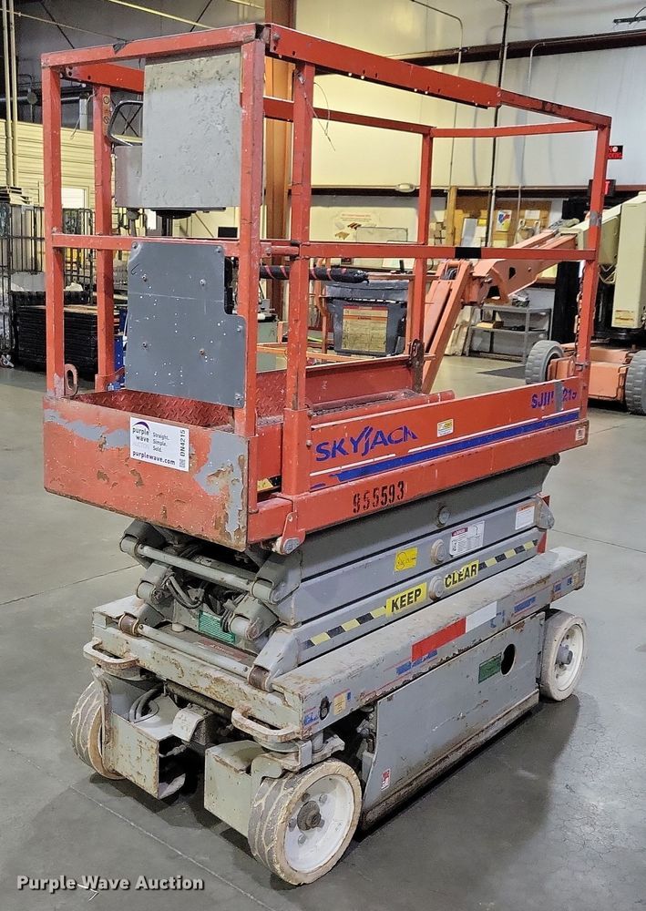 image for item DN4215 2007 Skyjack SJIII 3219  scissor lift