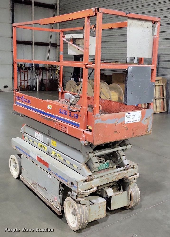 image for item DN4215 2007 Skyjack SJIII 3219  scissor lift