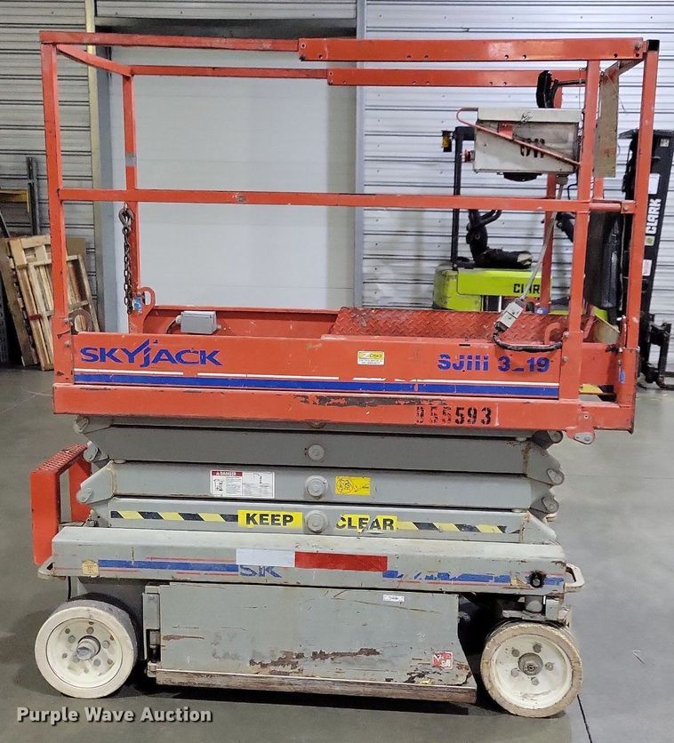 image for item DN4215 2007 Skyjack SJIII 3219  scissor lift
