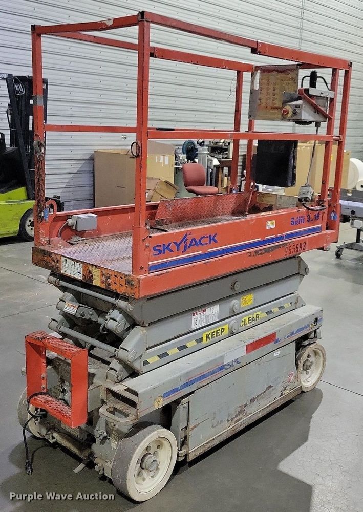 image for item DN4215 2007 Skyjack SJIII 3219  scissor lift