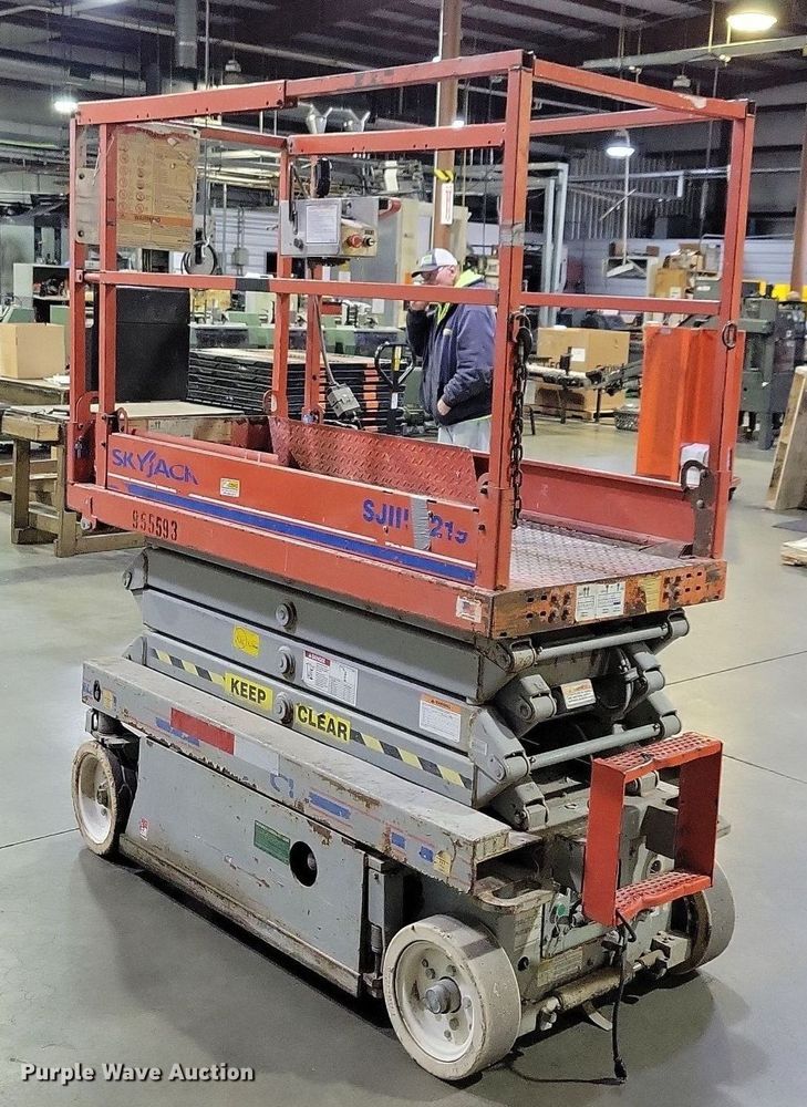 image for item DN4215 2007 Skyjack SJIII 3219  scissor lift