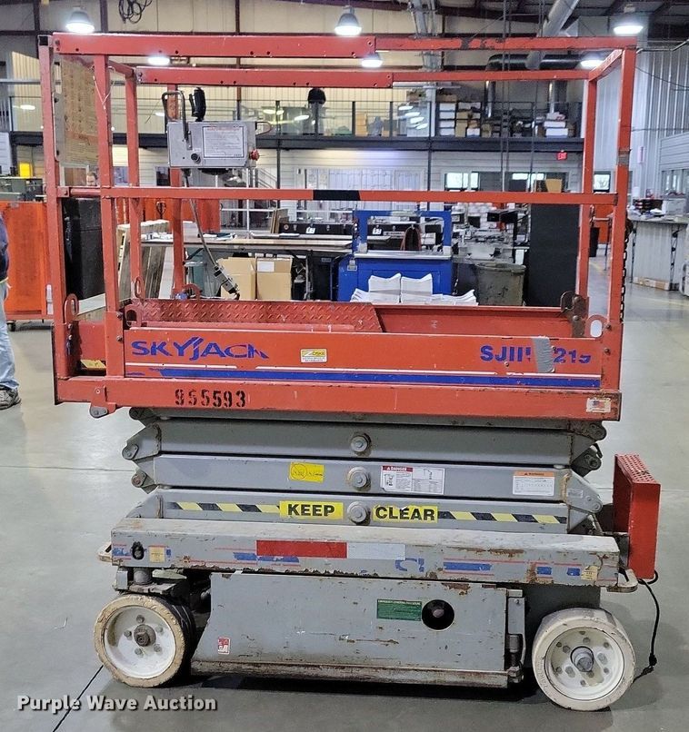 image for item DN4215 2007 Skyjack SJIII 3219  scissor lift