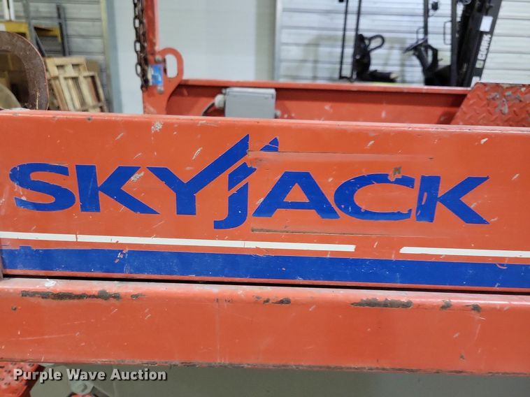 image for item DN4215 2007 Skyjack SJIII 3219  scissor lift
