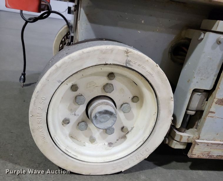 image for item DN4215 2007 Skyjack SJIII 3219  scissor lift