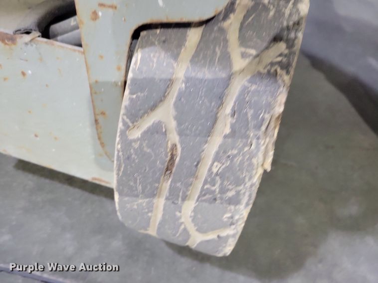 image for item DN4215 2007 Skyjack SJIII 3219  scissor lift