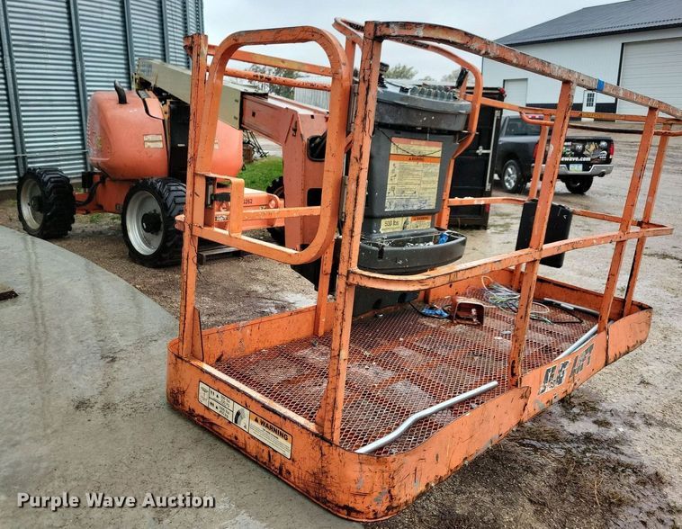 image for item DN4216 2006 JLG 600A  boom lift