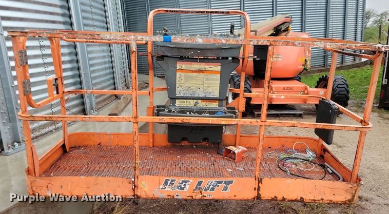image for item DN4216 2006 JLG 600A  boom lift