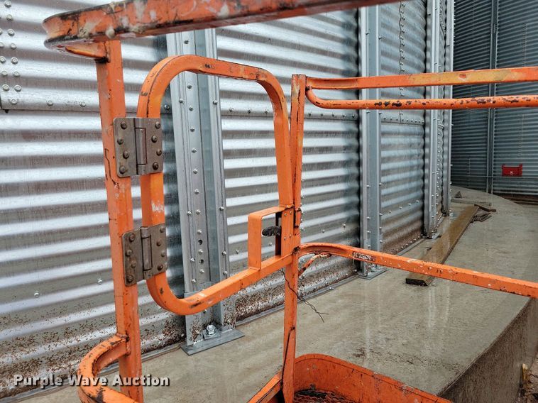 image for item DN4216 2006 JLG 600A  boom lift