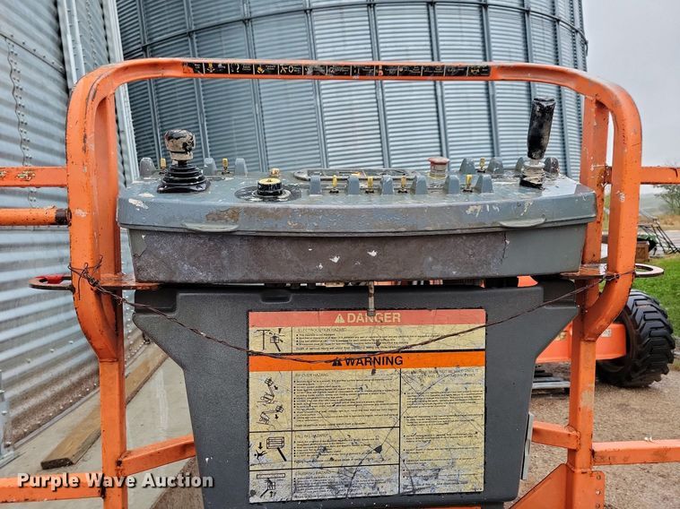 image for item DN4216 2006 JLG 600A  boom lift