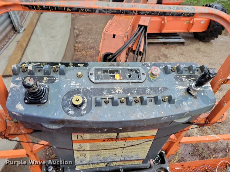 image for item DN4216 2006 JLG 600A  boom lift