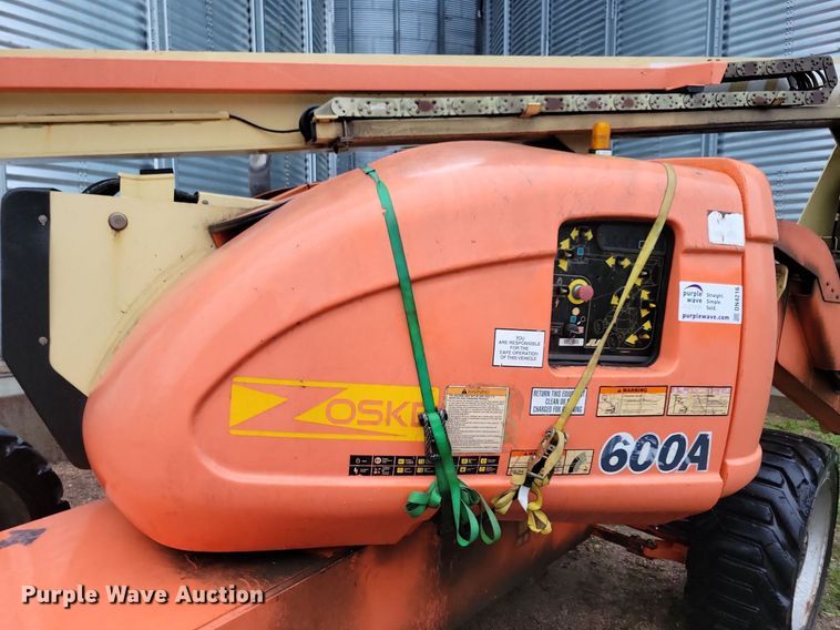 image for item DN4216 2006 JLG 600A  boom lift
