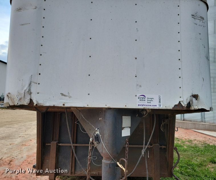 image for item DN4217 1993 Featherlite Econolite  enclosed cargo trailer