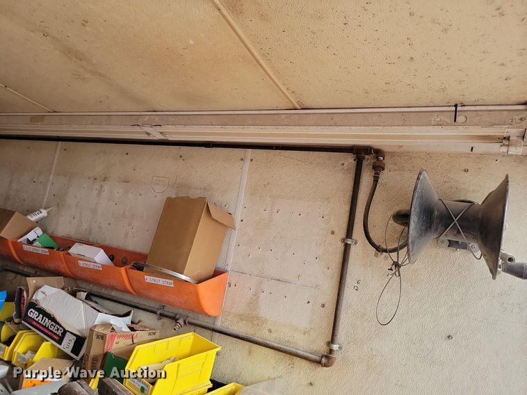 image for item DN4217 1993 Featherlite Econolite  enclosed cargo trailer