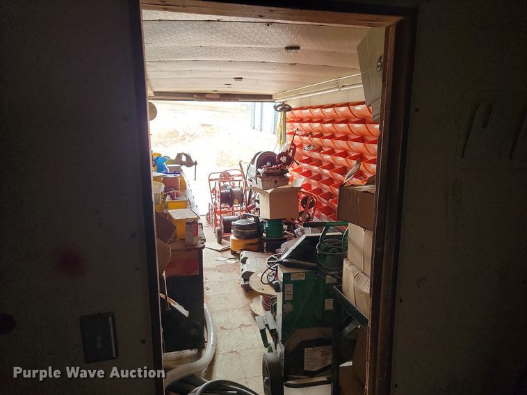 image for item DN4217 1993 Featherlite Econolite  enclosed cargo trailer