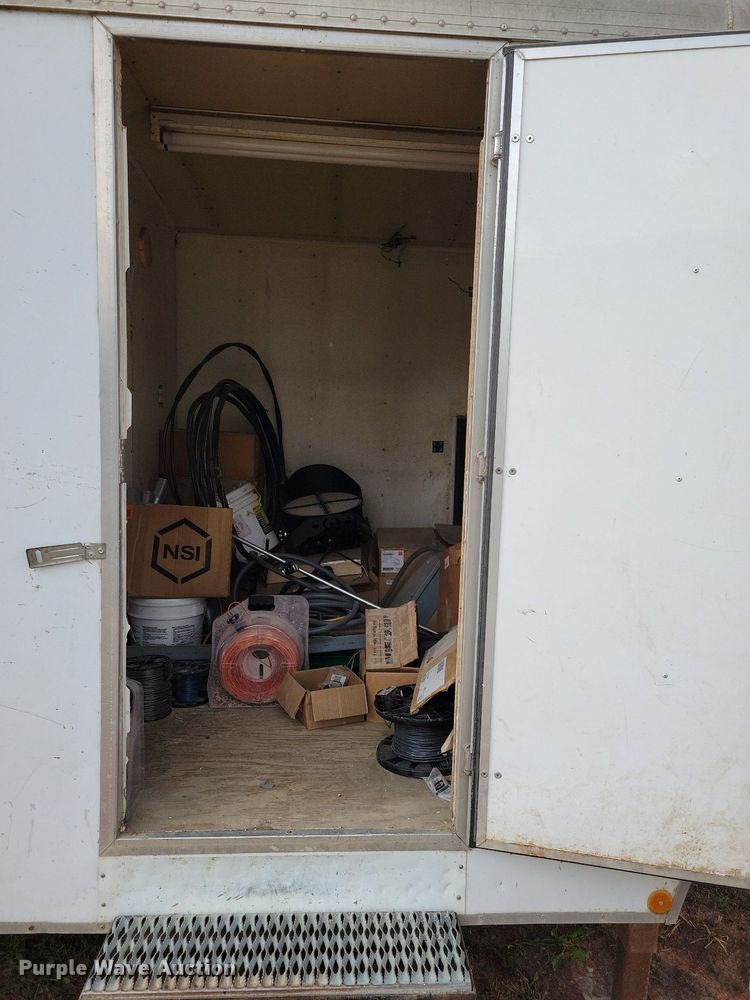 image for item DN4217 1993 Featherlite Econolite  enclosed cargo trailer