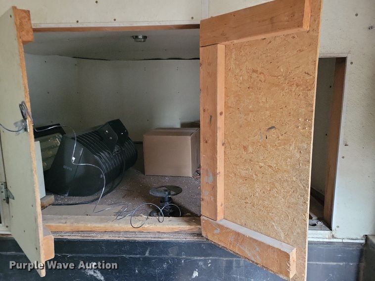 image for item DN4217 1993 Featherlite Econolite  enclosed cargo trailer