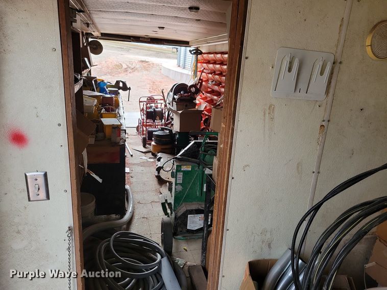 image for item DN4217 1993 Featherlite Econolite  enclosed cargo trailer