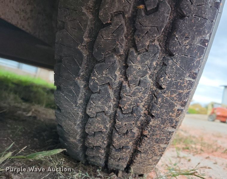 image for item DN4217 1993 Featherlite Econolite  enclosed cargo trailer