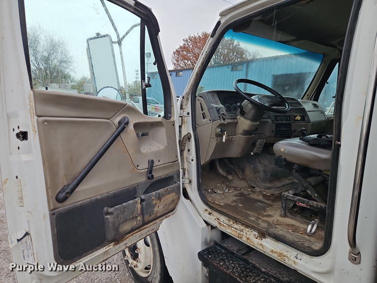 image for item DN7032 2005 Sterling Acterra  flatbed truck