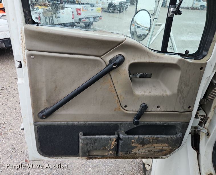 image for item DN7032 2005 Sterling Acterra  flatbed truck