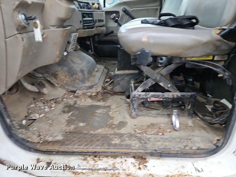 image for item DN7032 2005 Sterling Acterra  flatbed truck