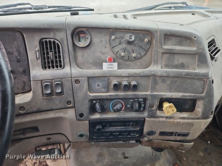 image for item DN7032 2005 Sterling Acterra  flatbed truck