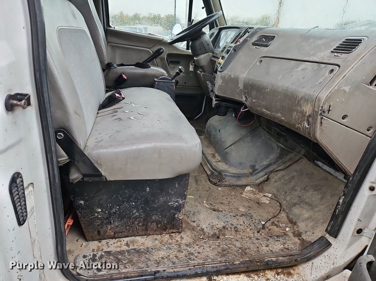 image for item DN7032 2005 Sterling Acterra  flatbed truck