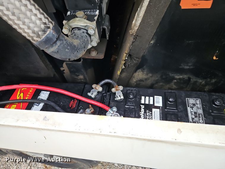 image for item DN7033 2012 Sullair 900XHH1Q50XH  air compressor