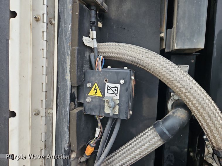 image for item DN7033 2012 Sullair 900XHH1Q50XH  air compressor