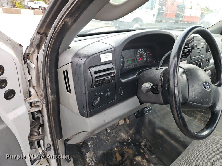 image for item DN7035 2007 Ford F250 Super Duty XL  pickup truck