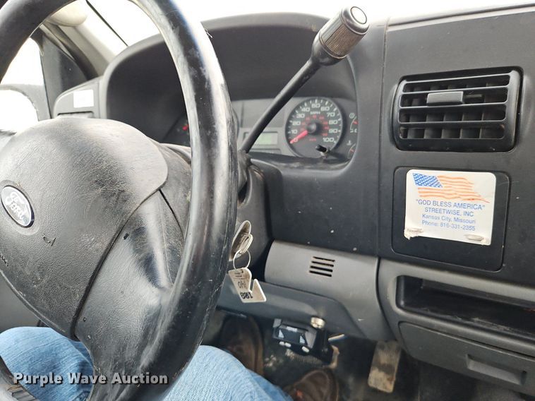 image for item DN7035 2007 Ford F250 Super Duty XL  pickup truck