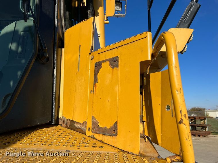 image for item DO2202 2011 Caterpillar D8T  dozer