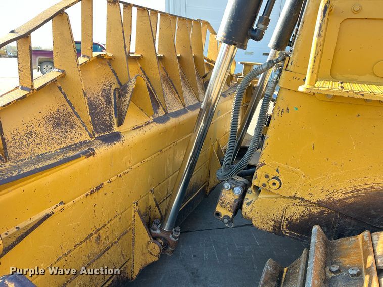 image for item DO2202 2011 Caterpillar D8T  dozer