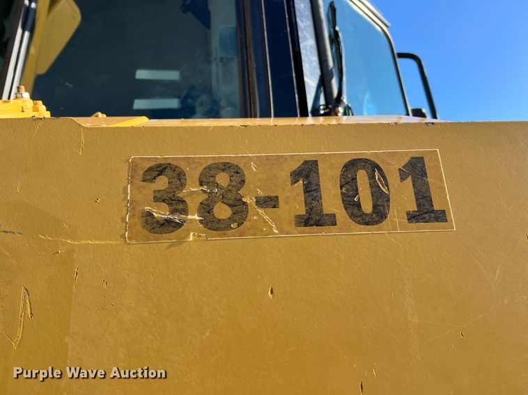 image for item DO2202 2011 Caterpillar D8T  dozer